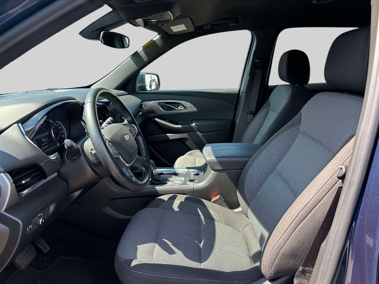 Used 2023 Chevrolet Traverse LT FWD image 16