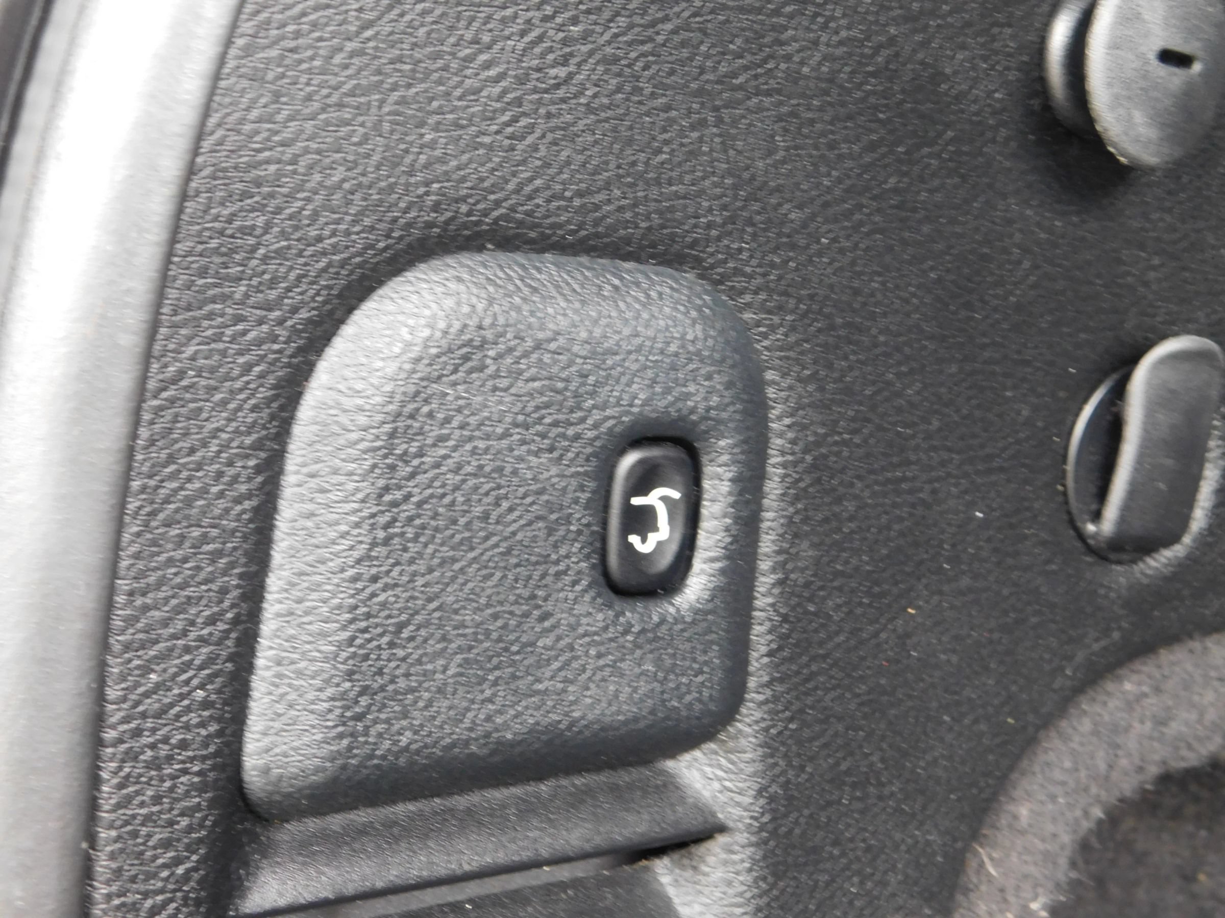 Used 2020 Jeep Grand Cherokee Altitude AWD/4WD image 11