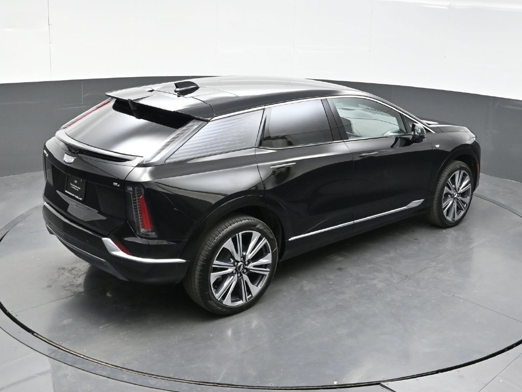 New 2027 Cadillac Optiq Premium Luxury w/ LPO, Floor Liner Package AWD/4WD image 32