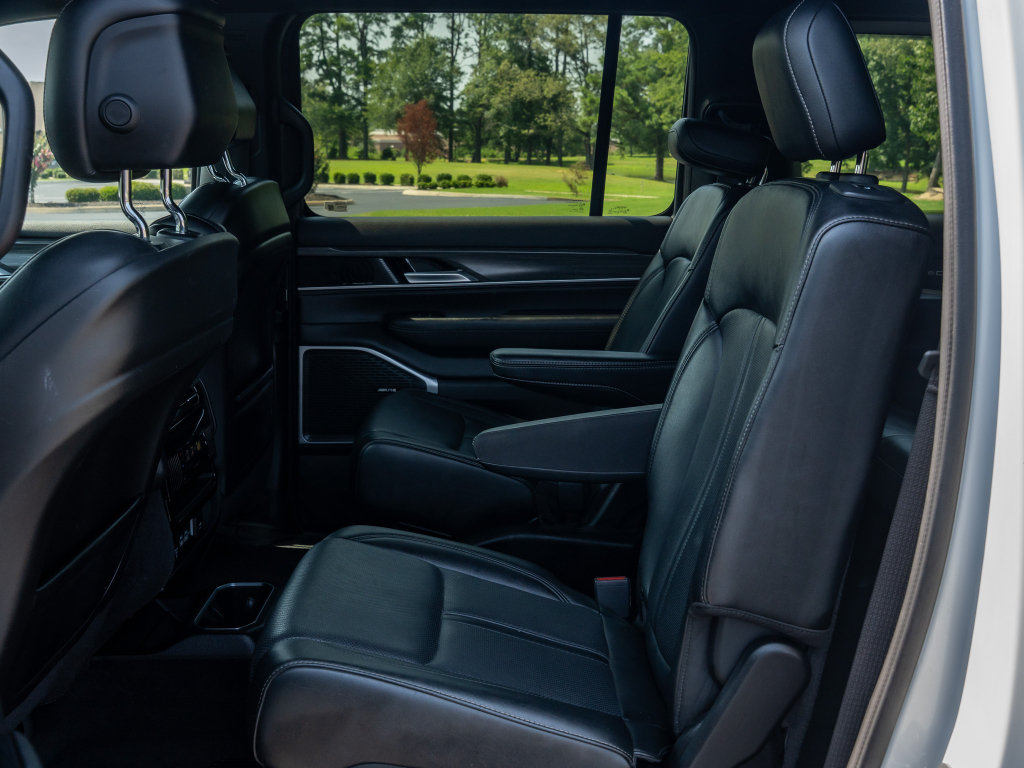 Used 2024 Jeep Wagoneer Series II AWD/4WD image 13