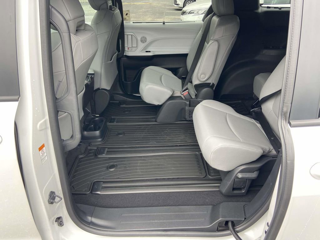 New 2026 Toyota Sienna XLE FWD image 14