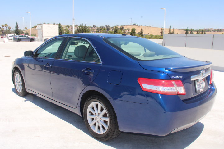 Used 2011 Toyota Camry XLE w/ XLE Extra-Value Pkg #2 FWD image 5