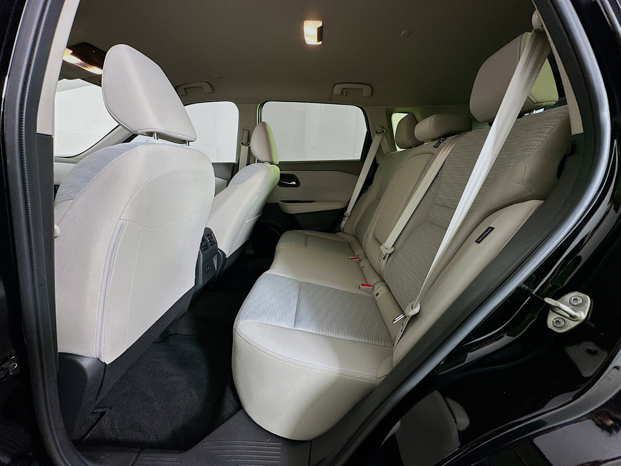 Used 2023 Nissan Rogue SV image 26