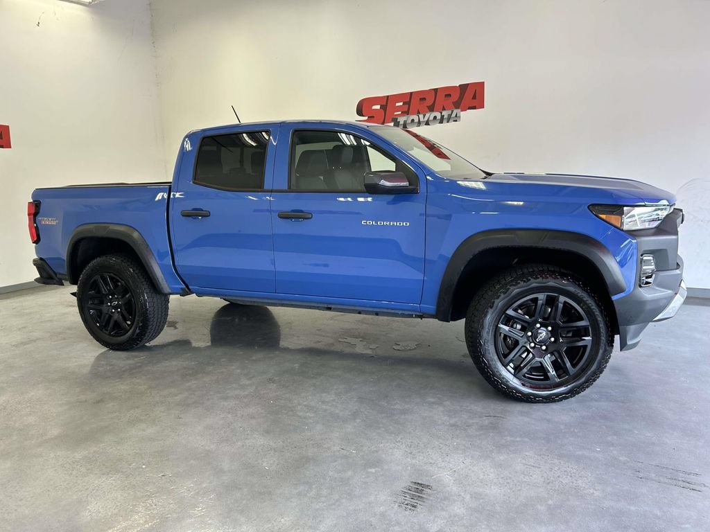 Used 2025 Chevrolet Colorado Trail Boss AWD/4WD image 2