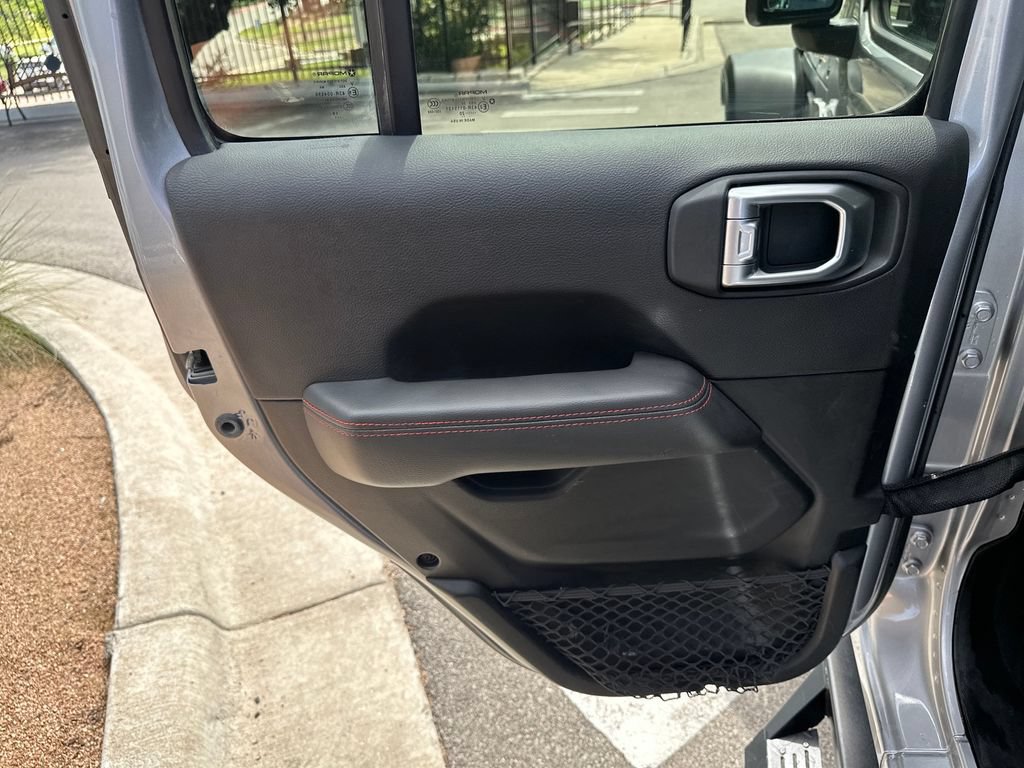 Used 2020 Jeep Wrangler Unlimited Rubicon w/ Dual Top Group AWD/4WD image 30