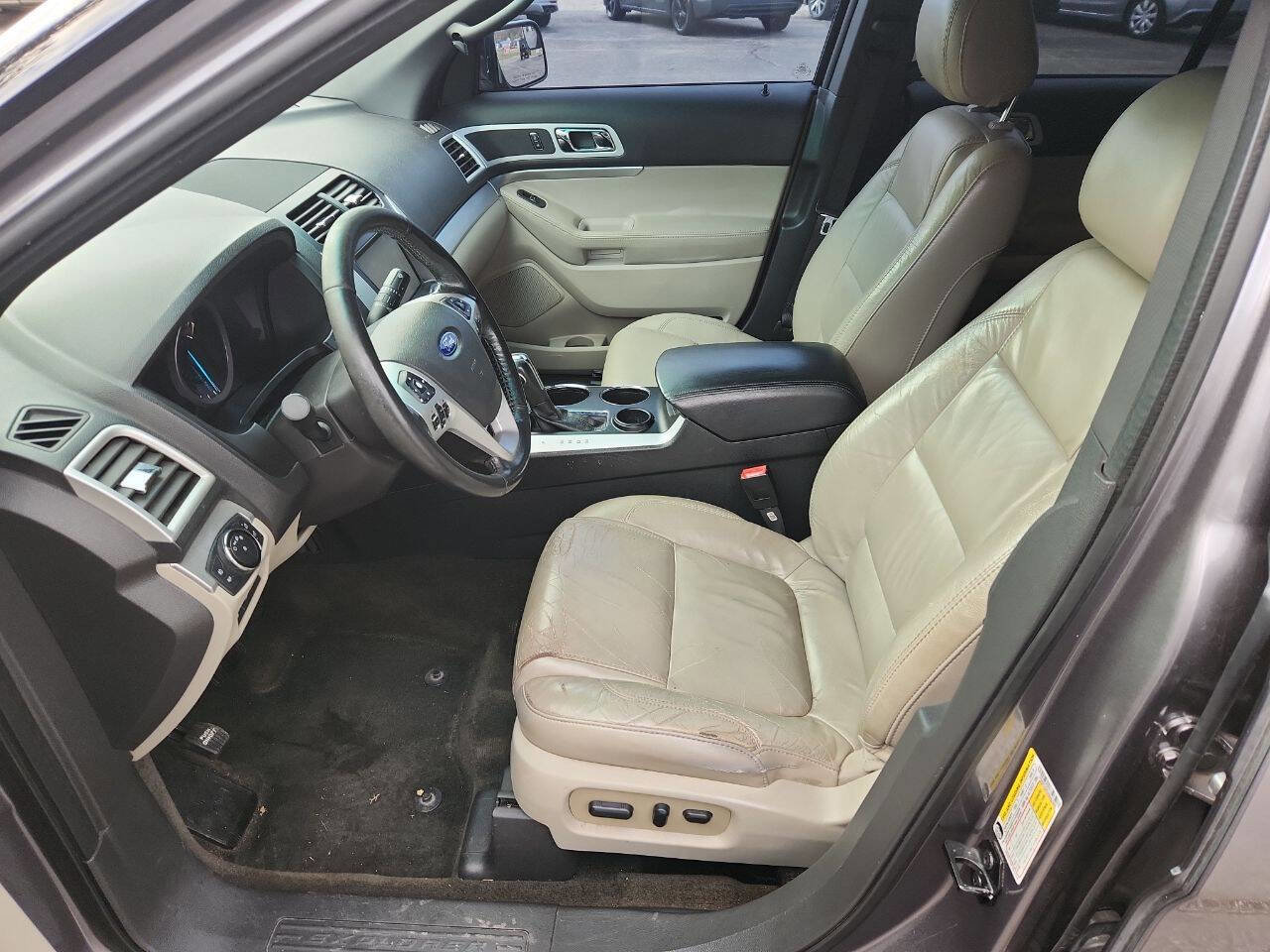 Used 2014 Ford Explorer XLT w/ Equipment Group 202A image 11