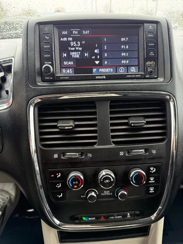 Used 2014 Dodge Grand Caravan SXT w/ Rear Park Assist Package image 17