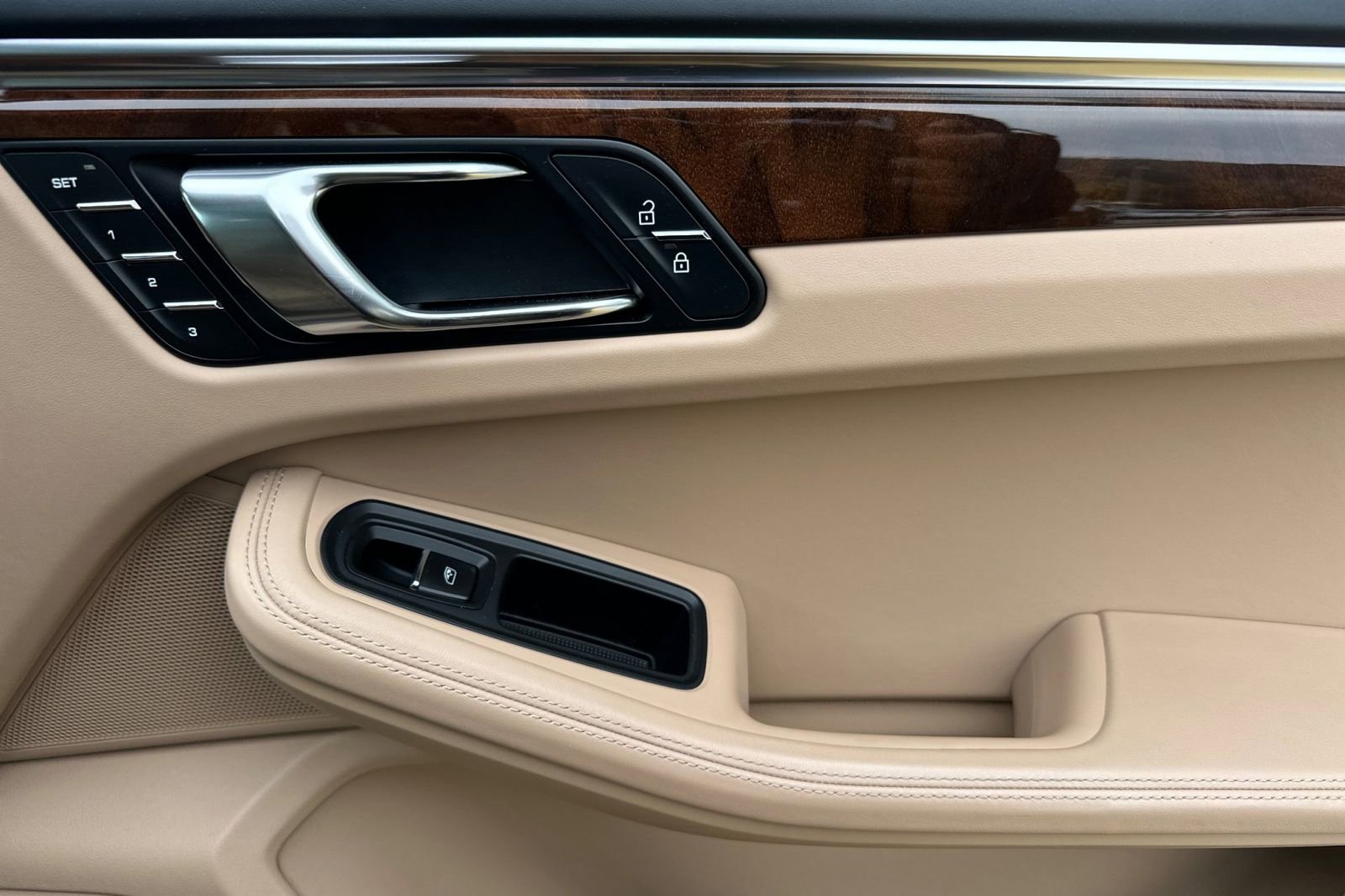 Certified 2023 Porsche Macan Turbo image 20