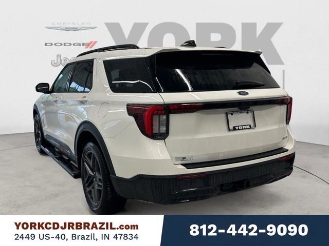 Used 2025 Ford Explorer ST-Line w/ ST-Line Street Pack AWD/4WD image 3