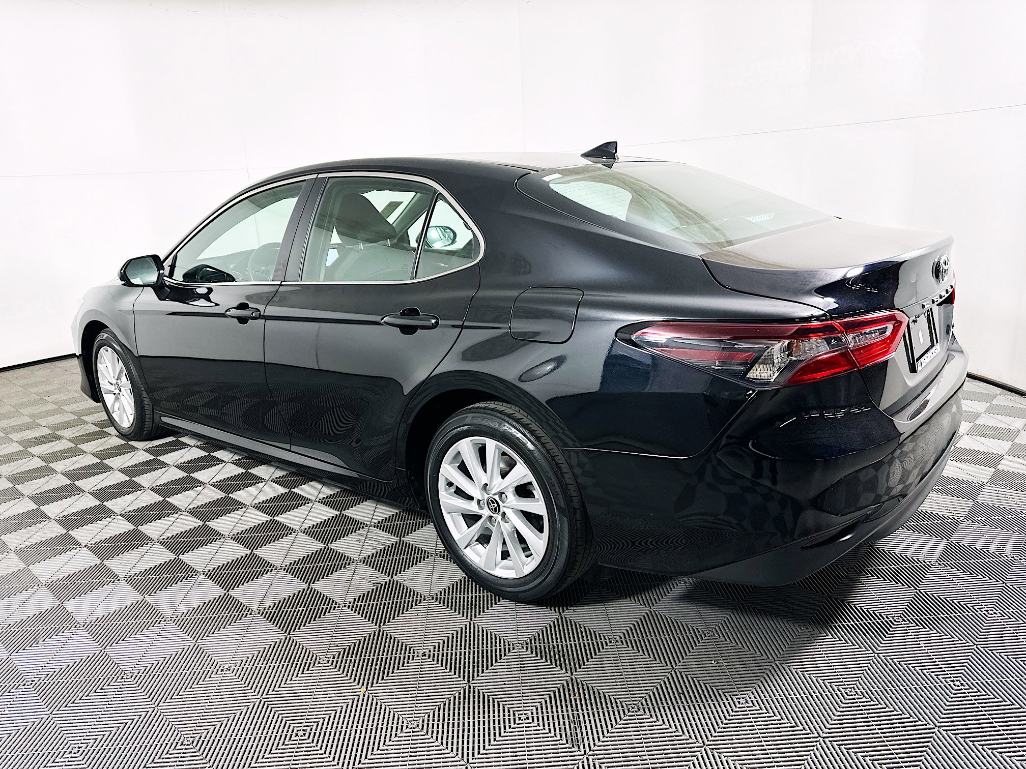 Used 2024 Toyota Camry LE image 5