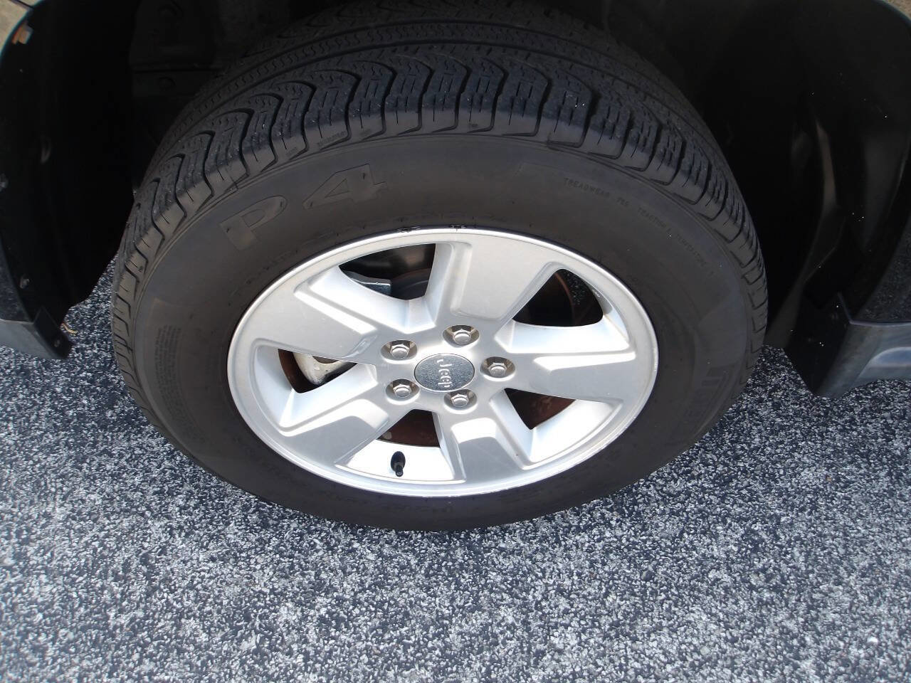 Used 2016 Jeep Compass Latitude image 4