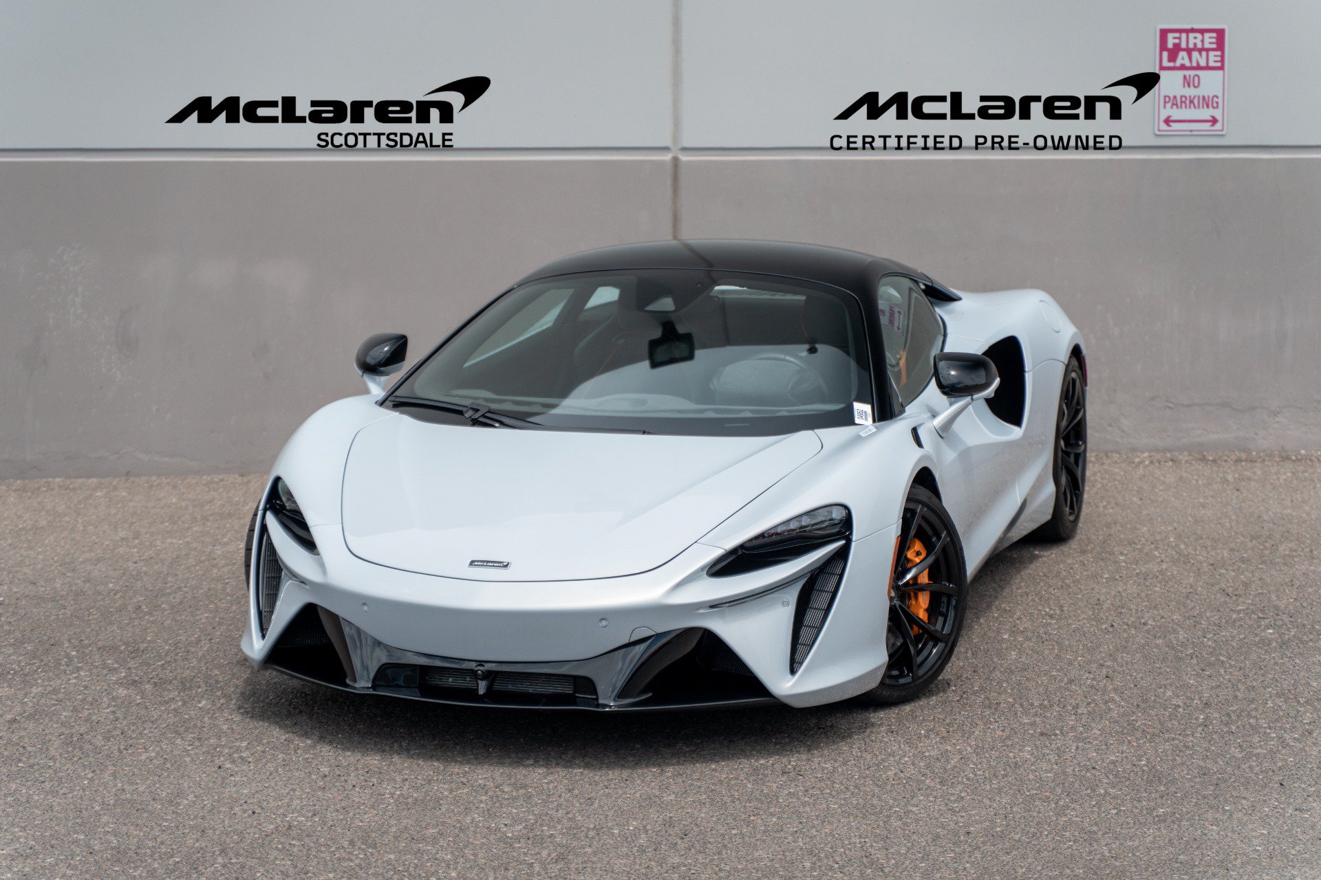 Used 2023 McLaren Artura RWD image 1