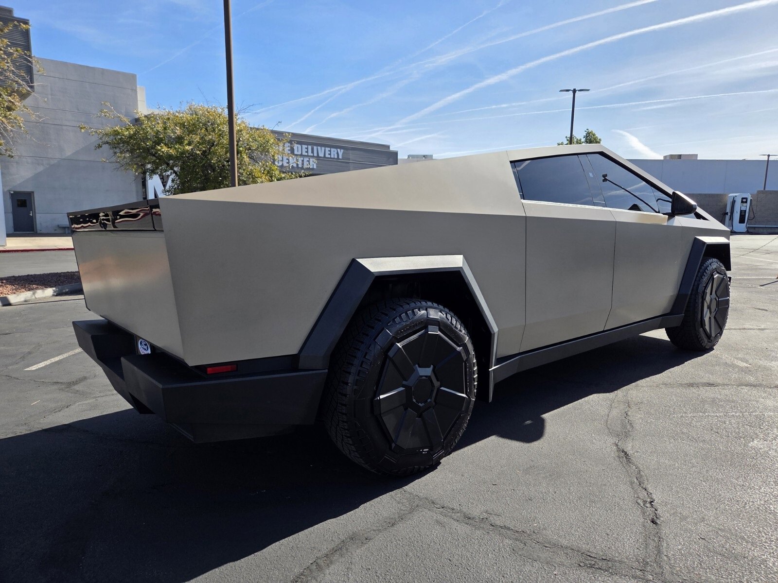 Used 2025 Tesla Cybertruck AWD Crew Cab image 6