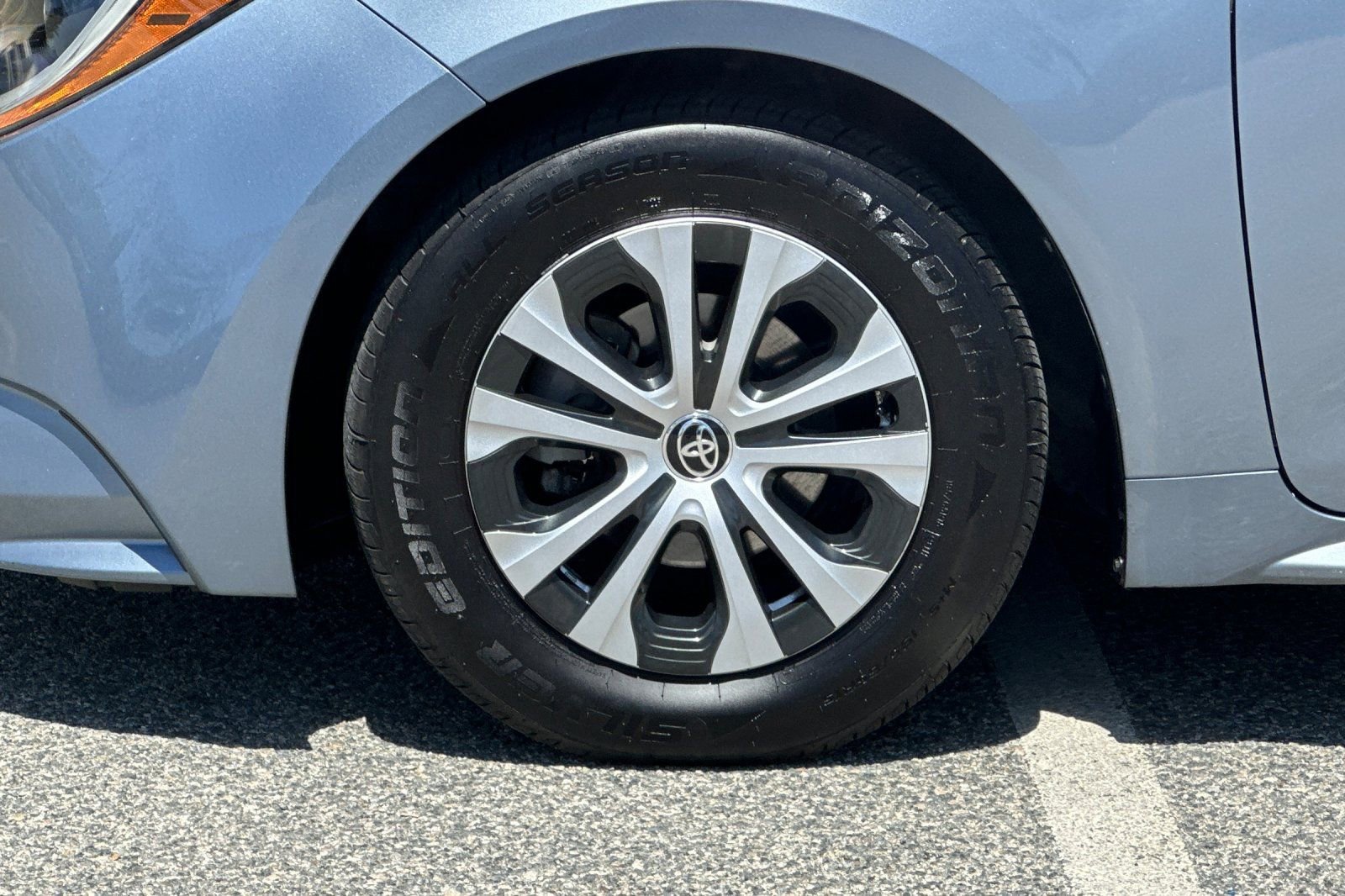 Used 2020 Toyota Corolla LE w/ Carpet Mat Package (TMS) image 25