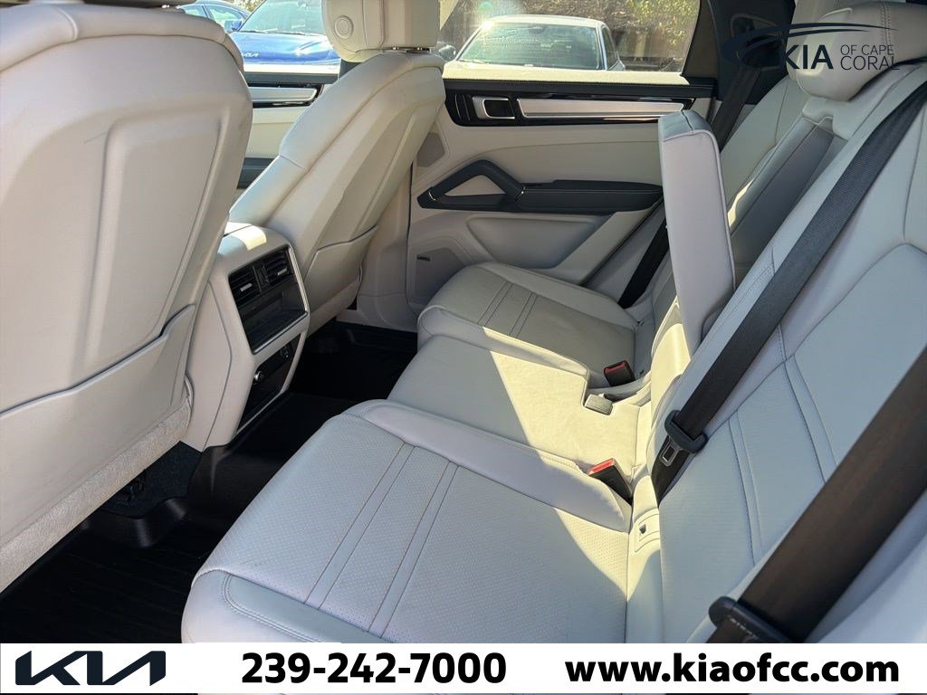 Used 2020 Porsche Cayenne image 10