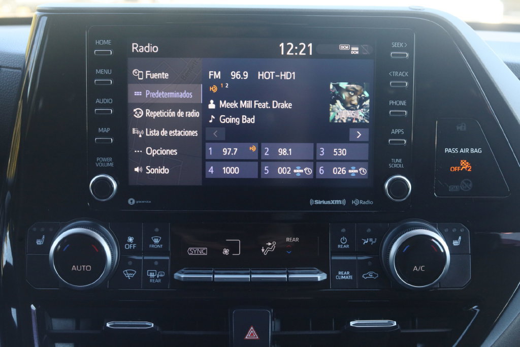 Used 2022 Toyota Highlander XLE AWD/4WD image 20