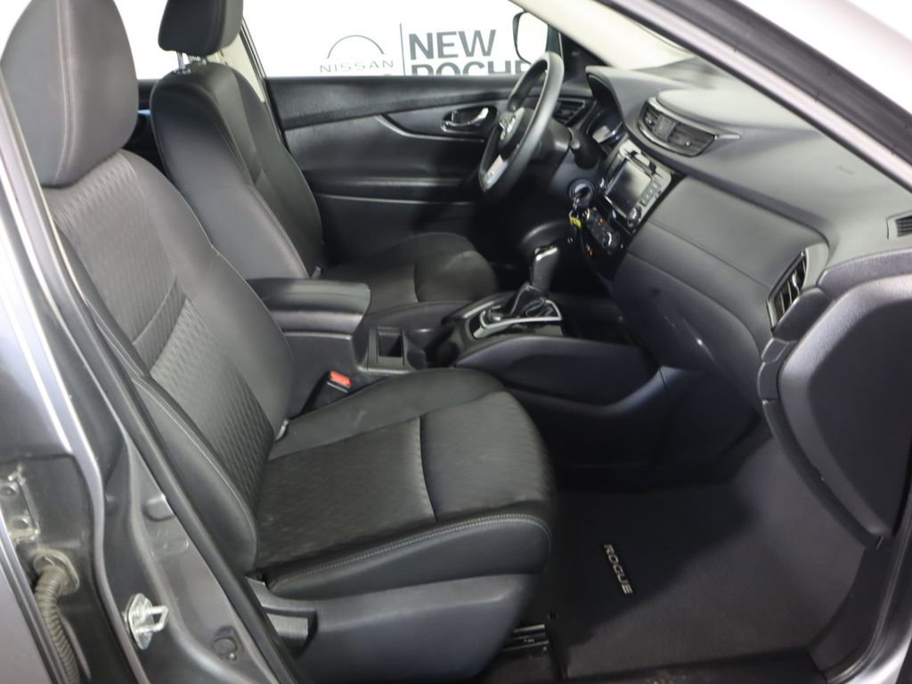Used 2018 Nissan Rogue S image 26