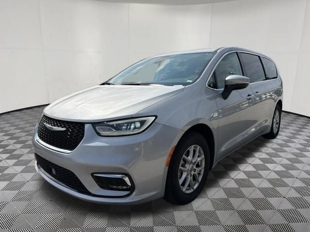 Used 2023 Chrysler Pacifica Touring-L FWD image 14