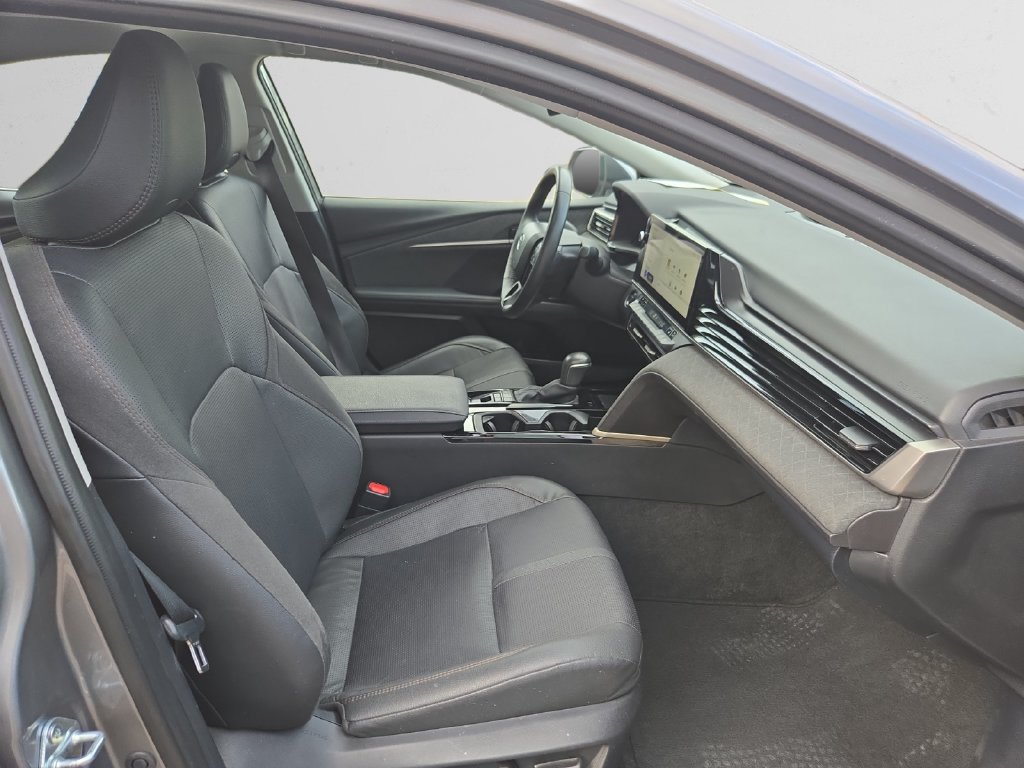 Used 2025 Toyota Camry XLE FWD image 15