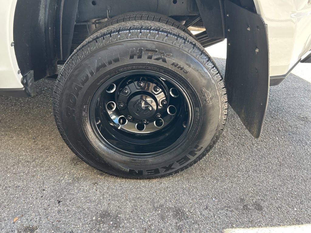 Used 2025 RAM 3500 Laramie AWD/4WD image 19