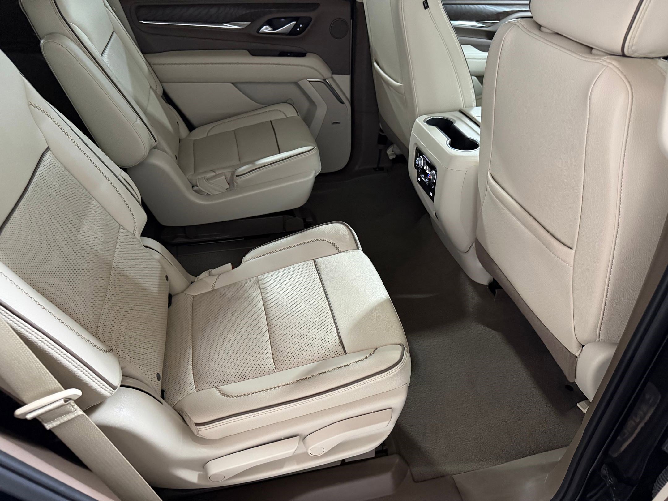 Used 2023 GMC Yukon Denali AWD/4WD image 45