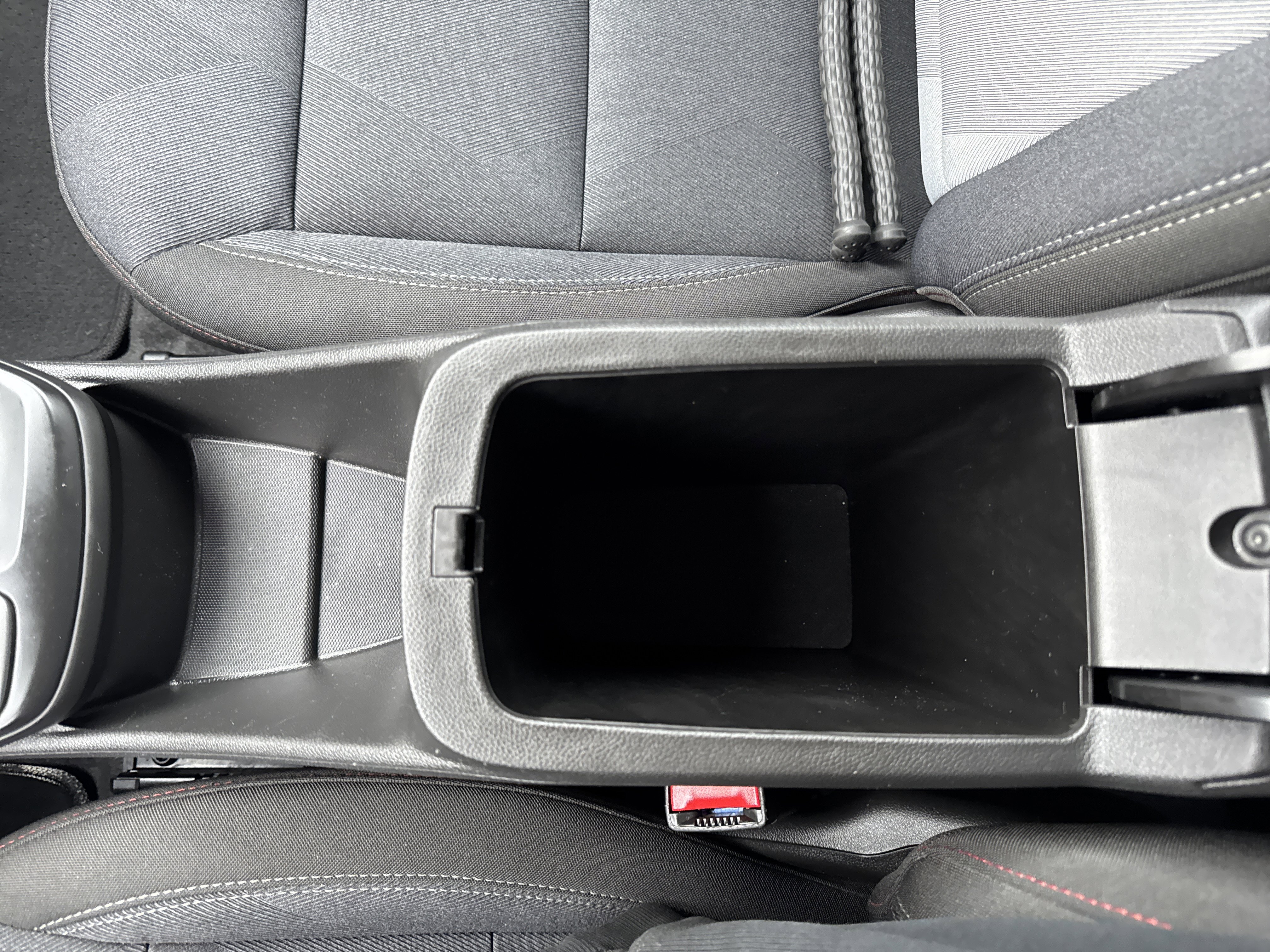 Used 2025 Chevrolet Trax RS w/ Driver Confidence Package image 24