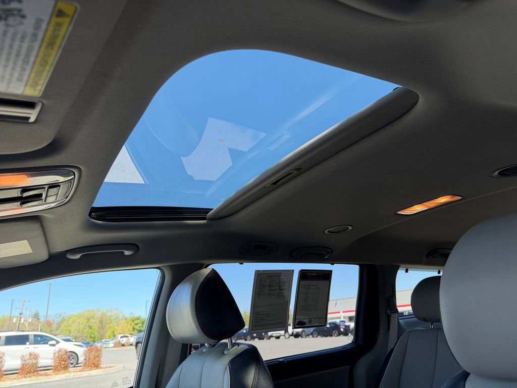 Used 2019 Kia Sedona EX w/ EX Premium Package image 28