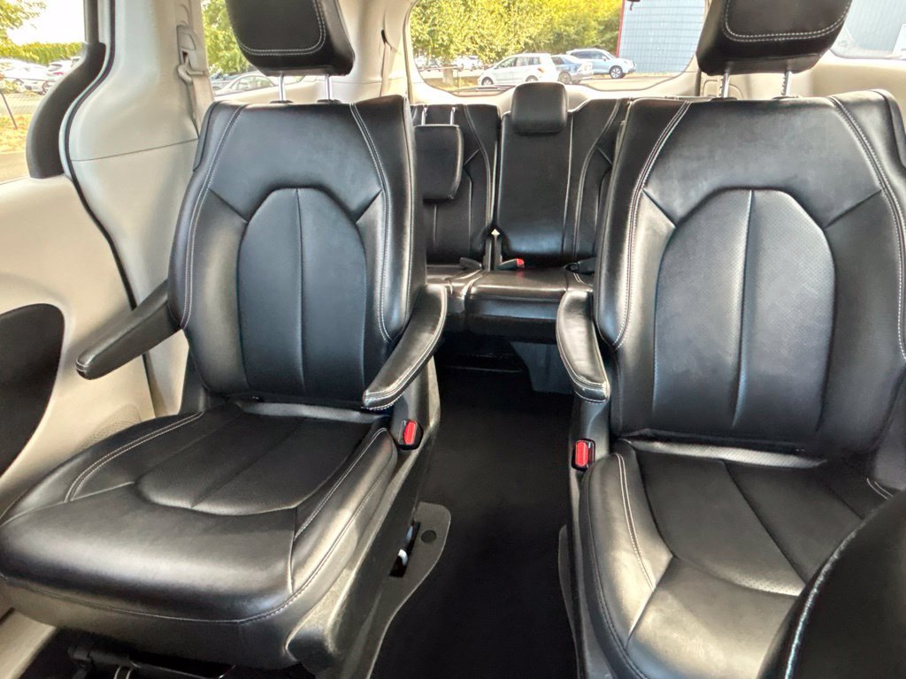 Used 2024 Chrysler Pacifica Limited FWD image 38