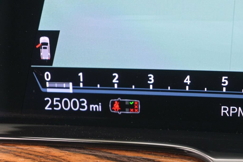Used 2023 Cadillac Escalade Premium Luxury RWD image 12