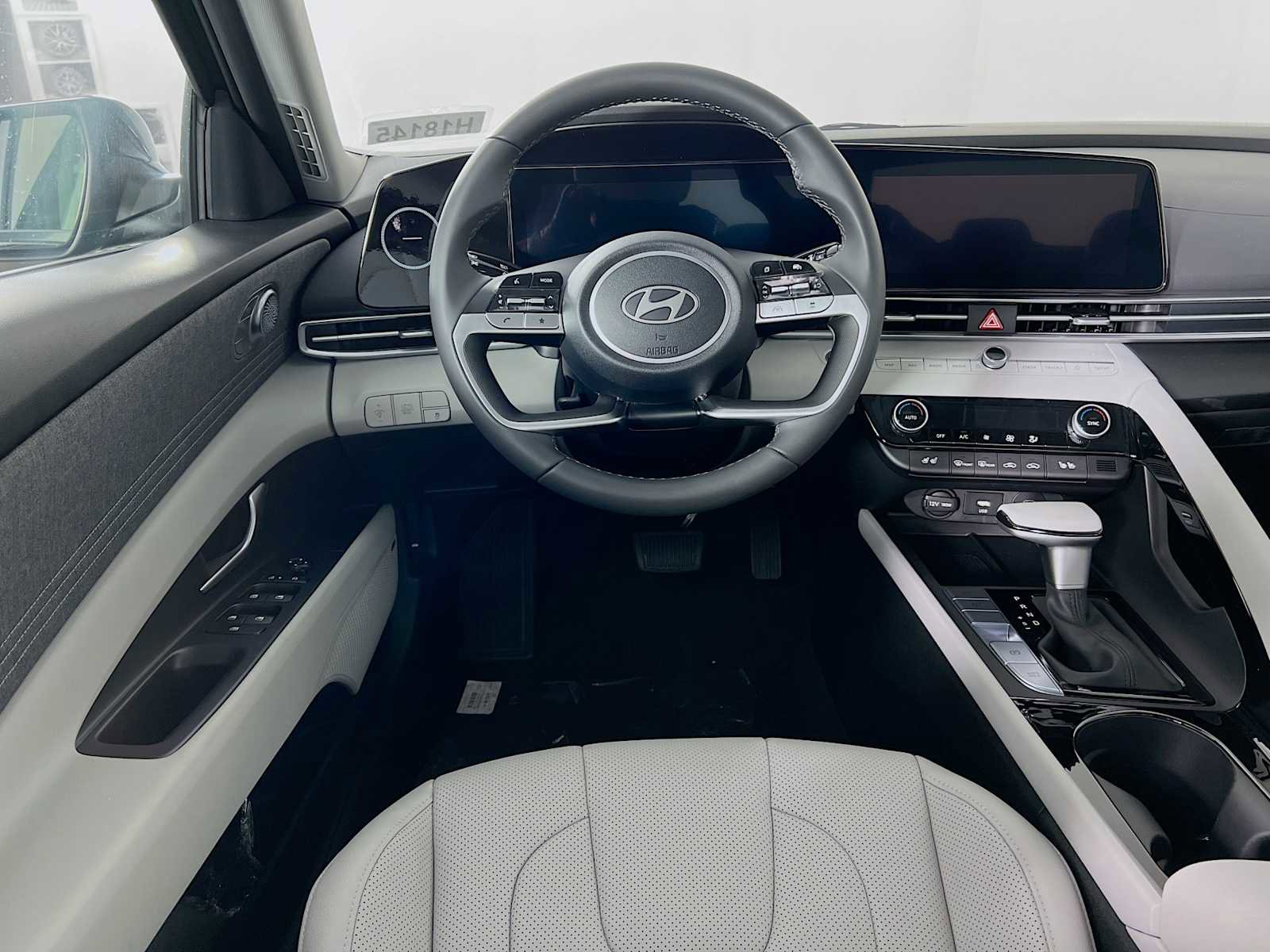 Used 2025 Hyundai Elantra Limited image 15