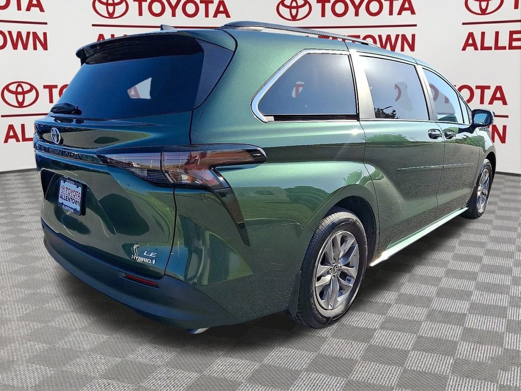 Used 2024 Toyota Sienna LE FWD image 9