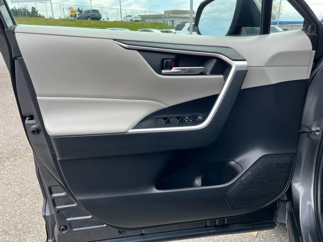 Used 2022 Toyota RAV4 XLE w/ Convenience Package FWD image 20