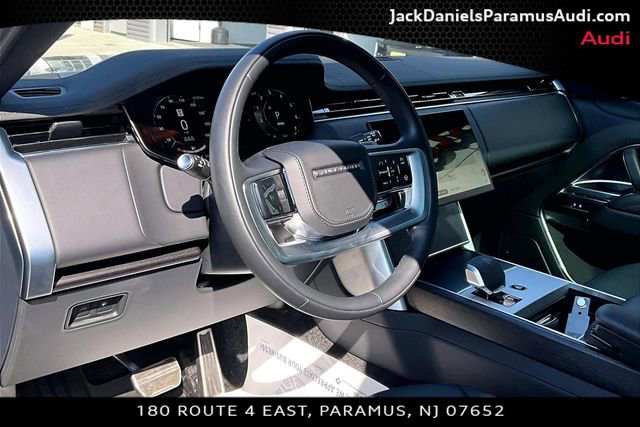 Used 2025 Land Rover Range Rover SE image 11