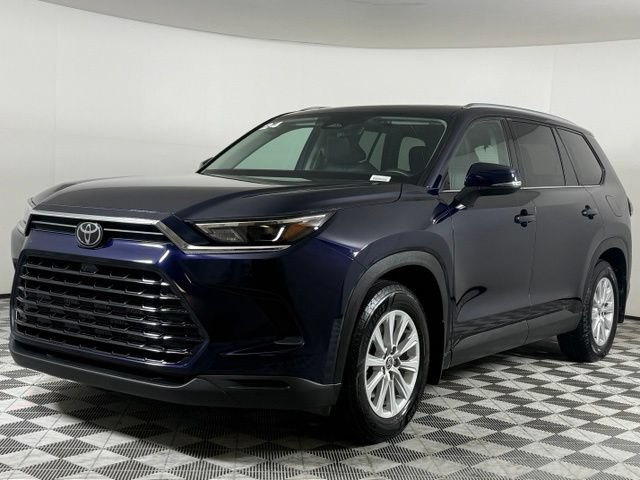 Used 2024 Toyota Grand Highlander FWD image 2