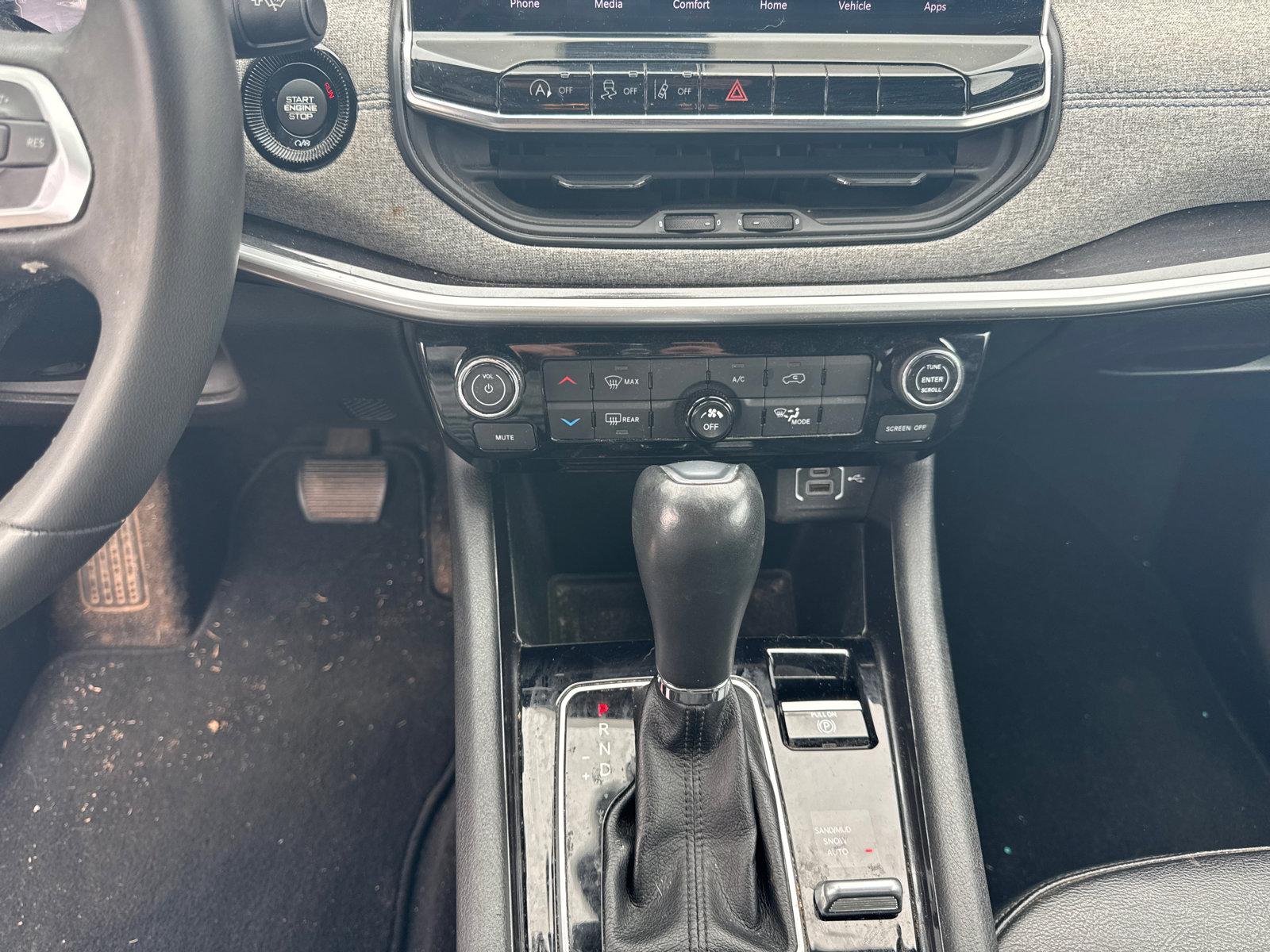 Used 2023 Jeep Compass Latitude image 28