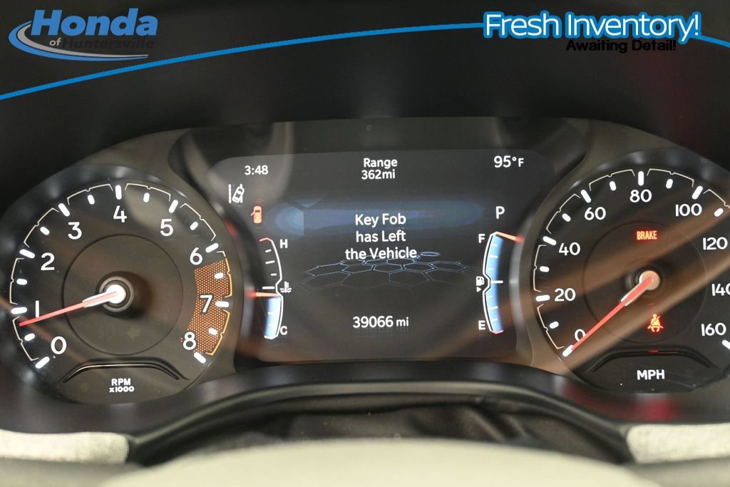 Used 2025 Jeep Compass Latitude AWD/4WD image 15