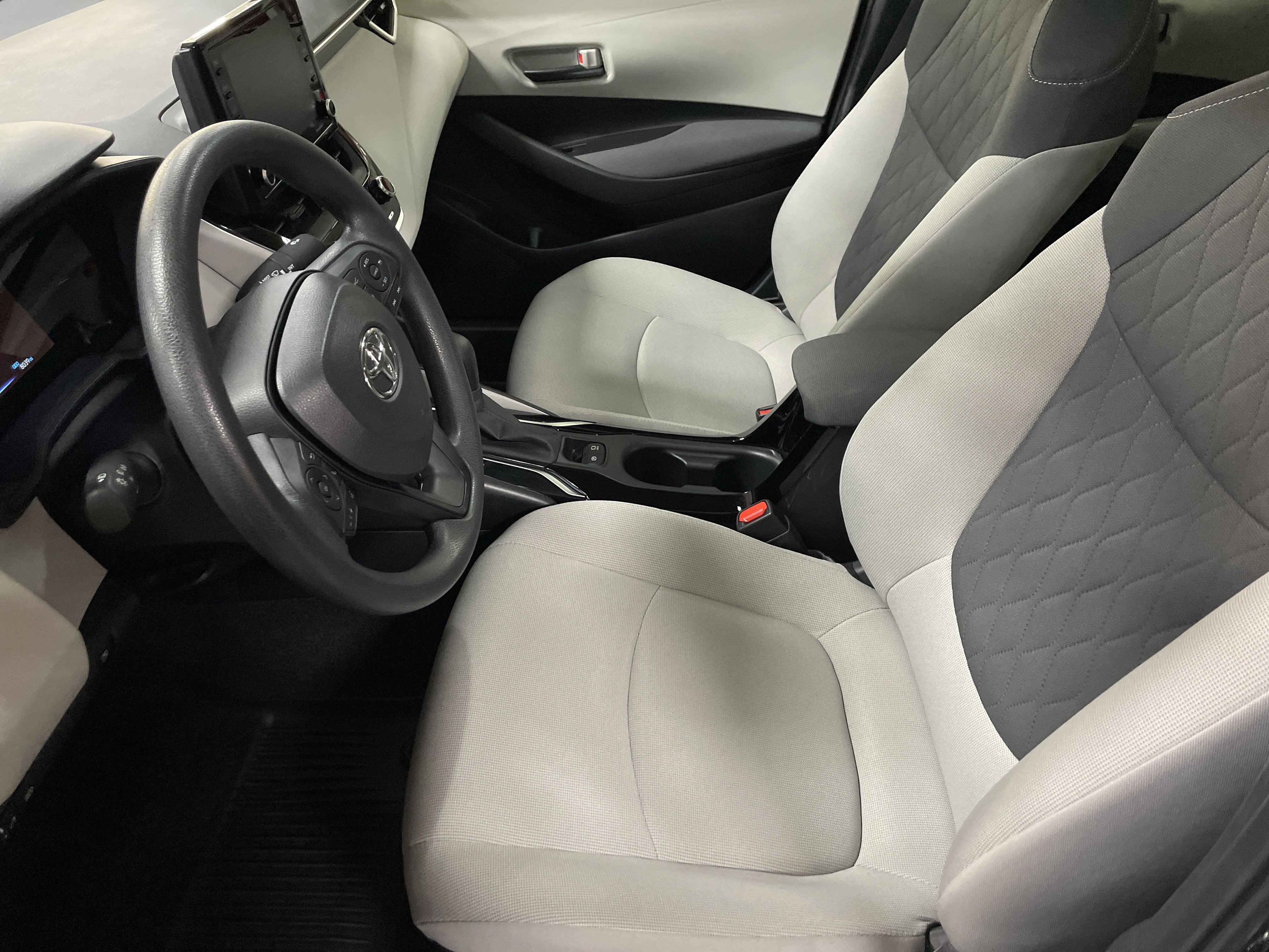 Used 2022 Toyota Corolla LE image 16