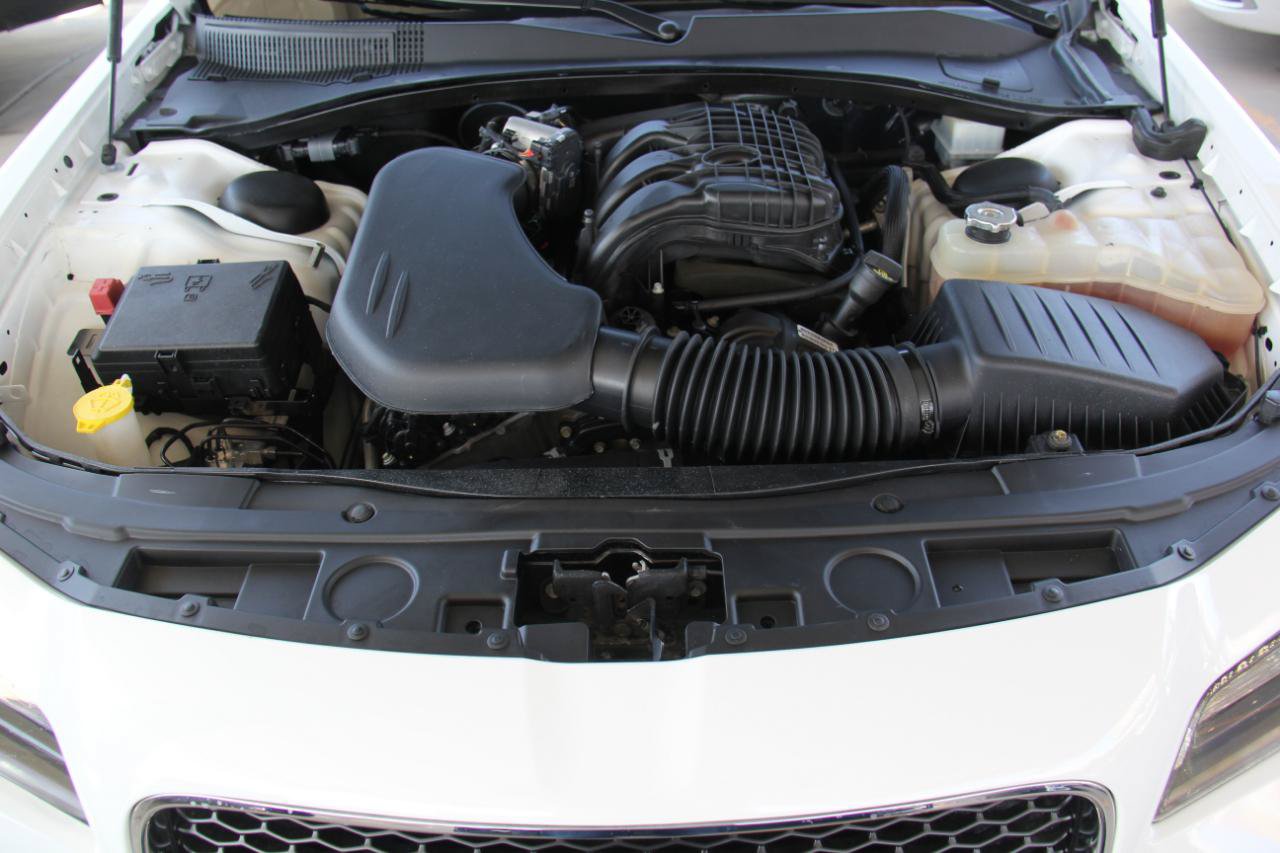 Used 2023 Chrysler 300 Touring w/ Sport Appearance Package RWD image 33