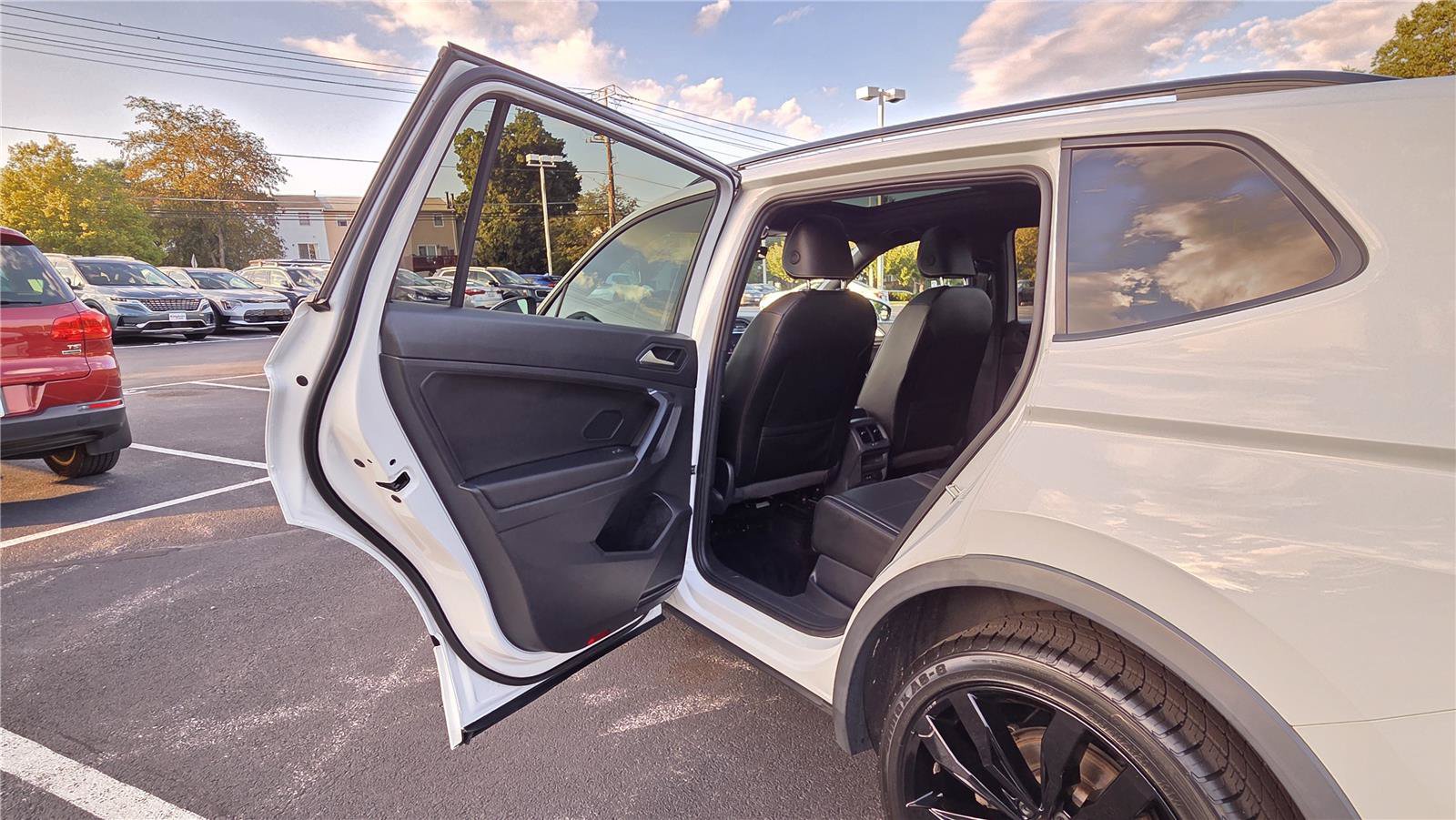 Used 2021 Volkswagen Tiguan SE R-Line AWD/4WD image 28