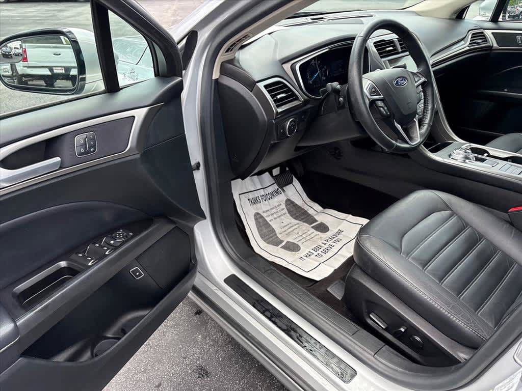 Used 2017 Ford Fusion Energi SE FWD image 19