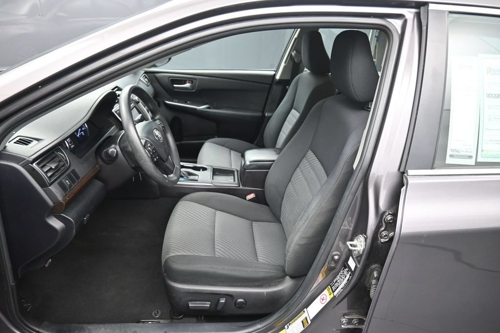 Used 2016 Toyota Camry LE FWD image 18