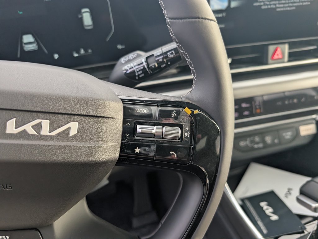 New 2027 Kia Carnival SX FWD image 11