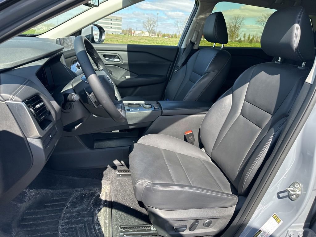 Used 2025 Nissan Rogue SL image 15