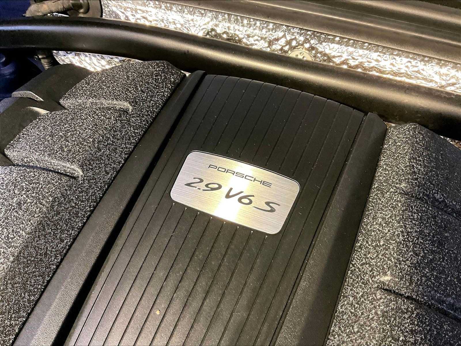 Certified 2023 Porsche Macan S AWD/4WD image 33