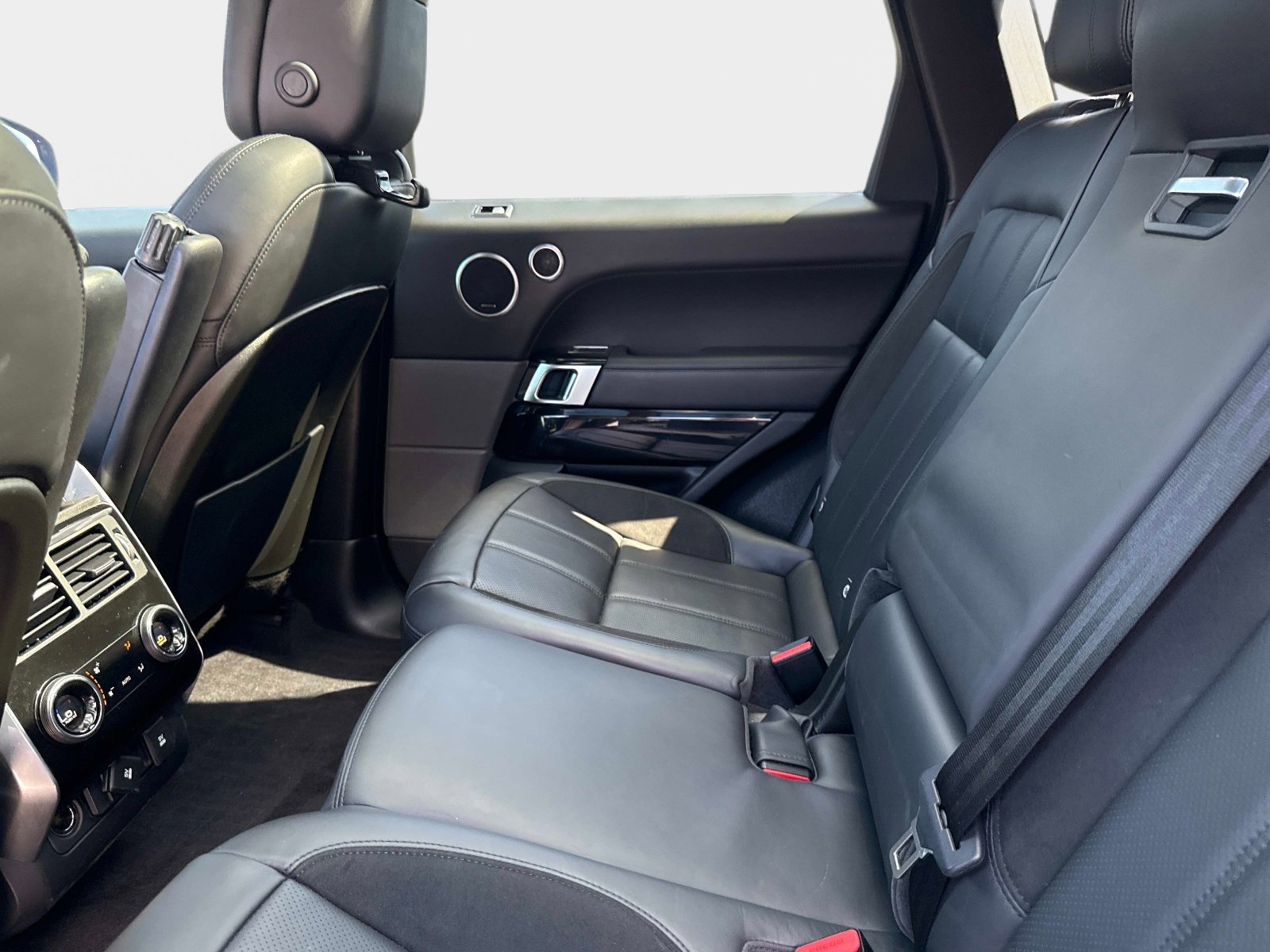 Used 2020 Land Rover Range Rover Sport HST image 15