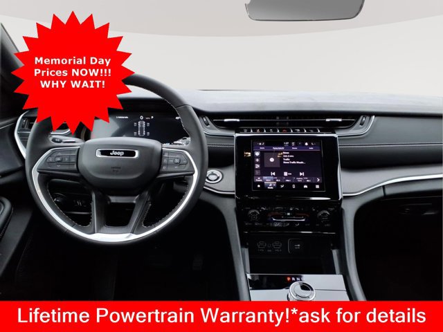 New 2025 Jeep Grand Cherokee 4WD image 12