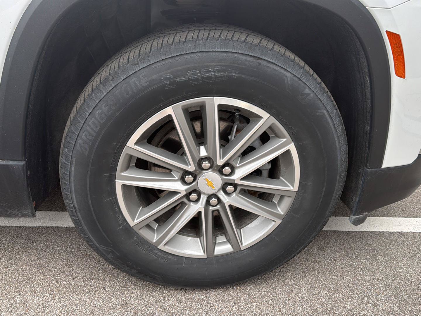 Used 2023 Chevrolet Traverse LT FWD image 15