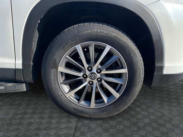 Used 2019 Toyota Highlander XLE image 9
