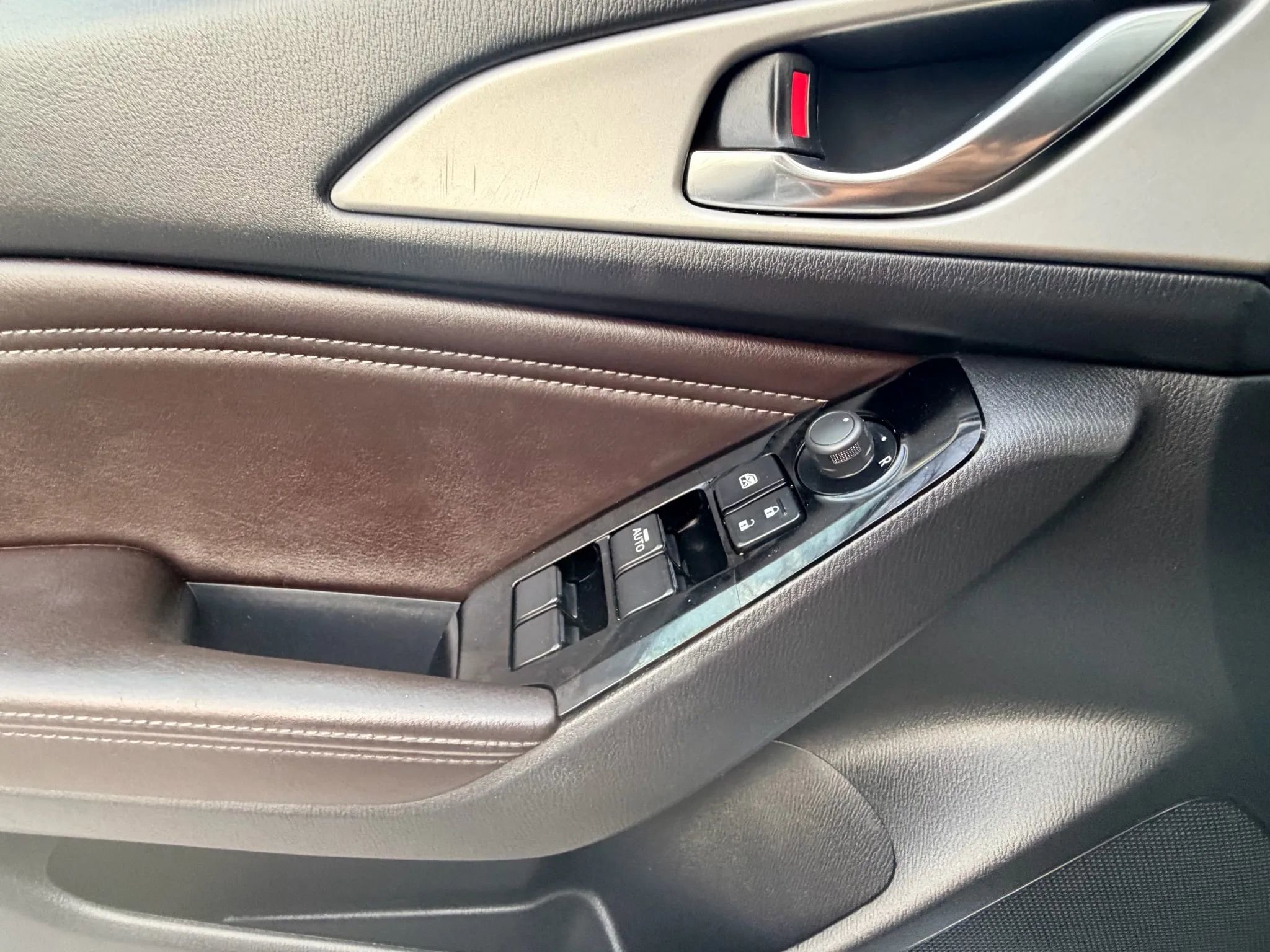 Used 2018 MAZDA MAZDA3 Touring image 14