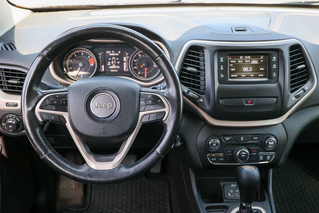 Used 2018 Jeep Cherokee Latitude w/ Altitude Package FWD image 7